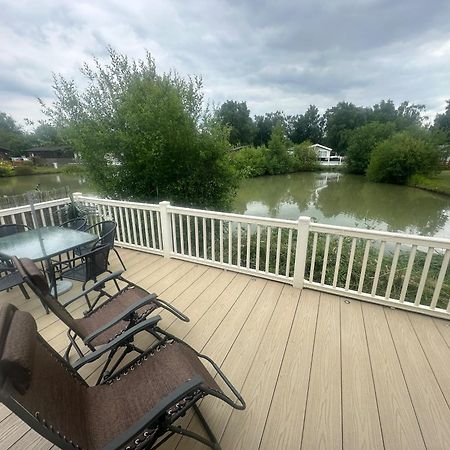 Luxury Lakeside Lodge L2 With Hot Tub Situated At Tattershall Lakes Country Park Buitenkant foto