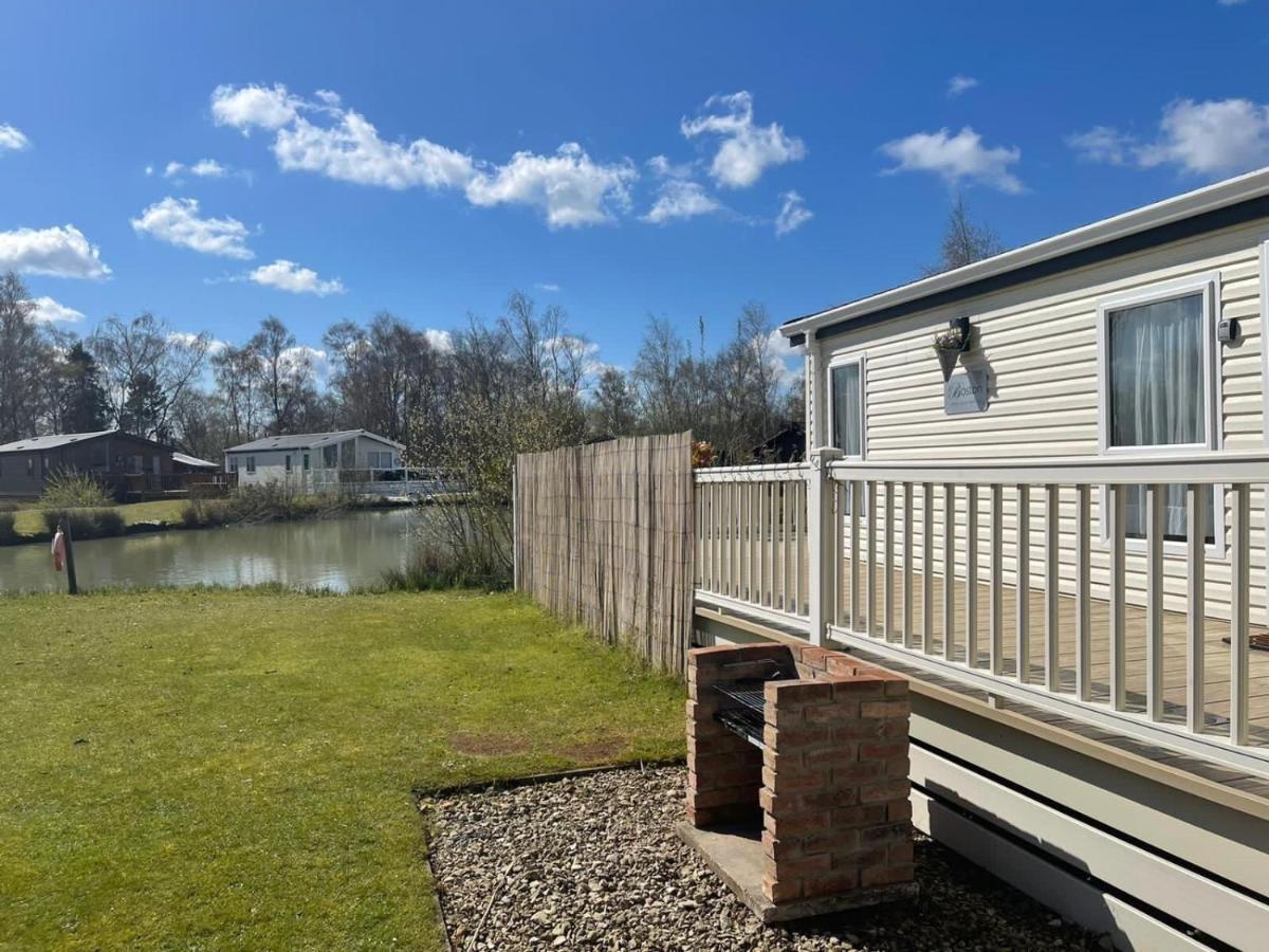 Luxury Lakeside Lodge L2 With Hot Tub Situated At Tattershall Lakes Country Park Buitenkant foto