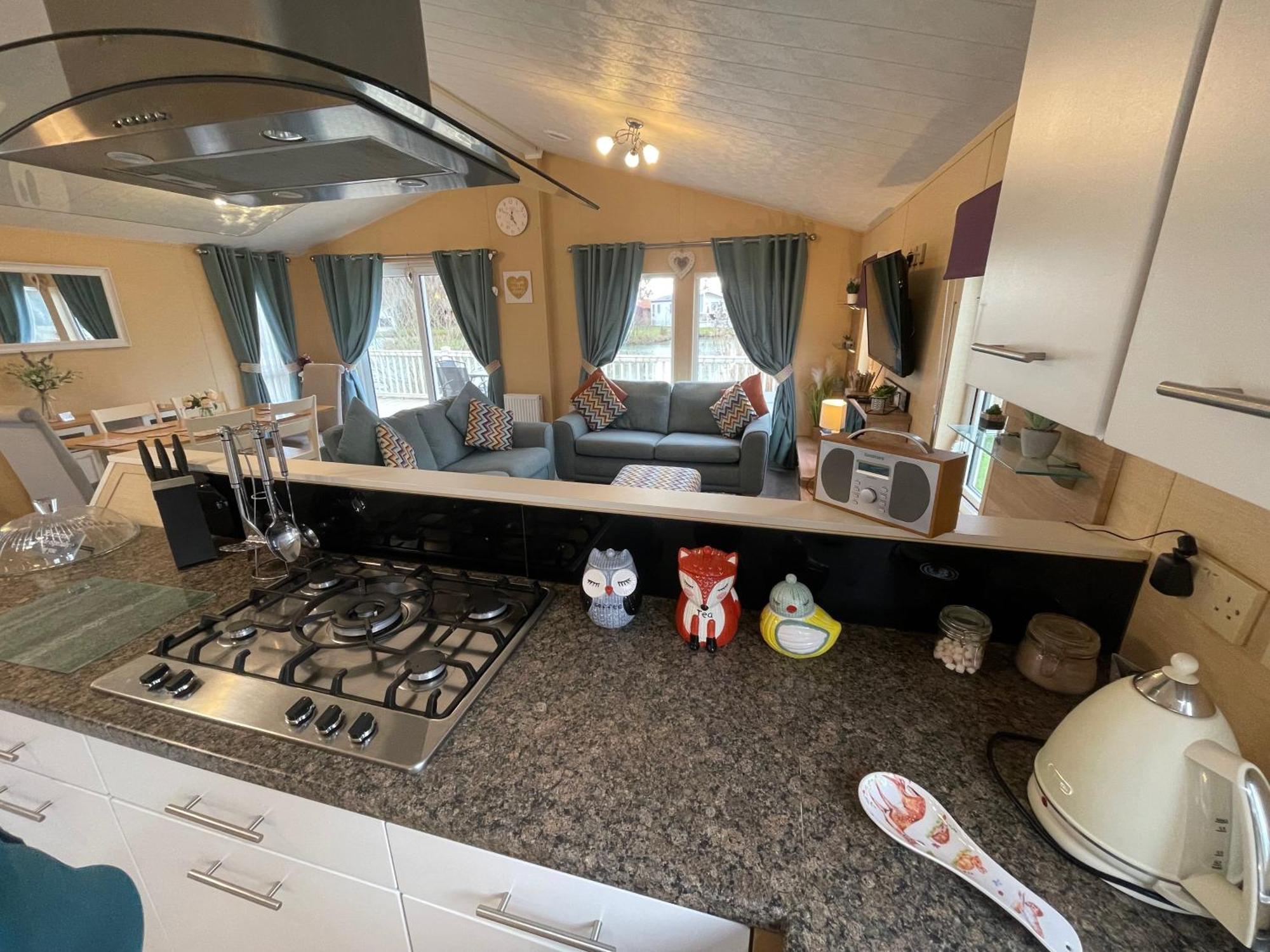 Luxury Lakeside Lodge L2 With Hot Tub Situated At Tattershall Lakes Country Park Buitenkant foto